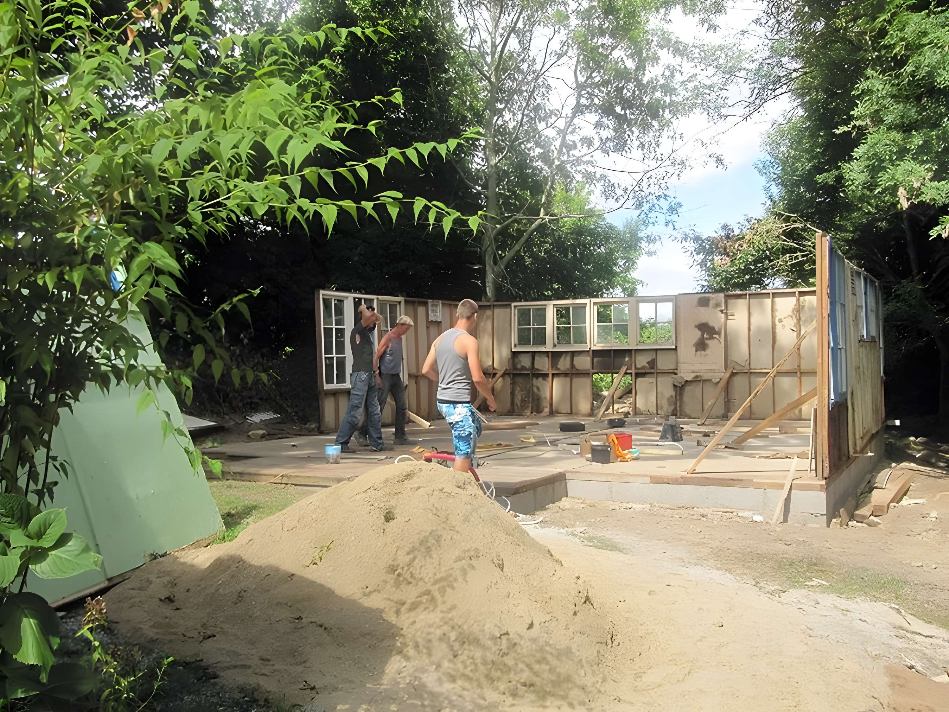 Baraque de type canadien implantée dans la cité de l'habitat provisoire de Soye