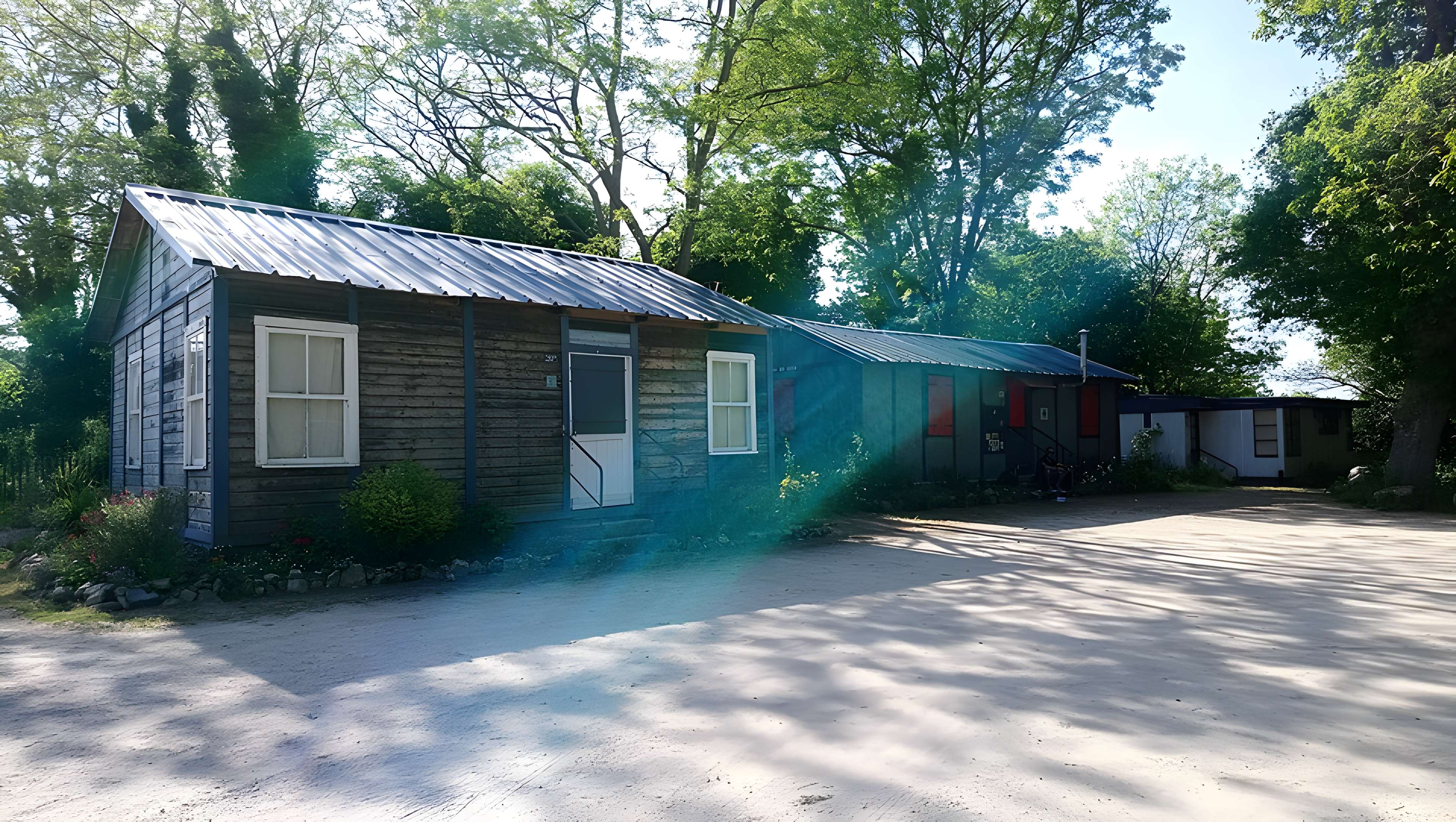 Baraque de type canadien implantée dans la cité de l'habitat provisoire de Soye