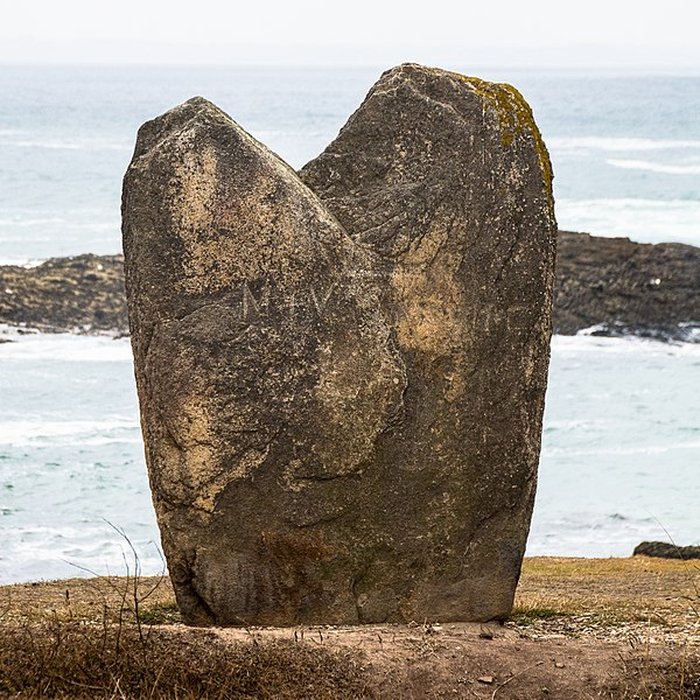 Photo de Deux menhirs couchés