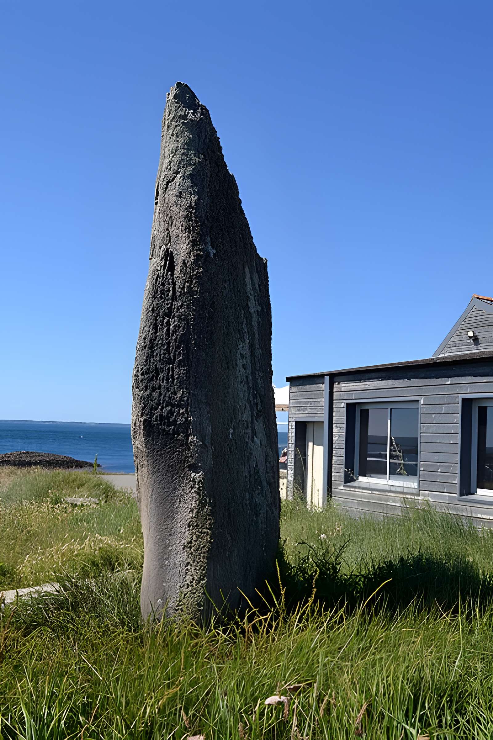 Deux menhirs couchés