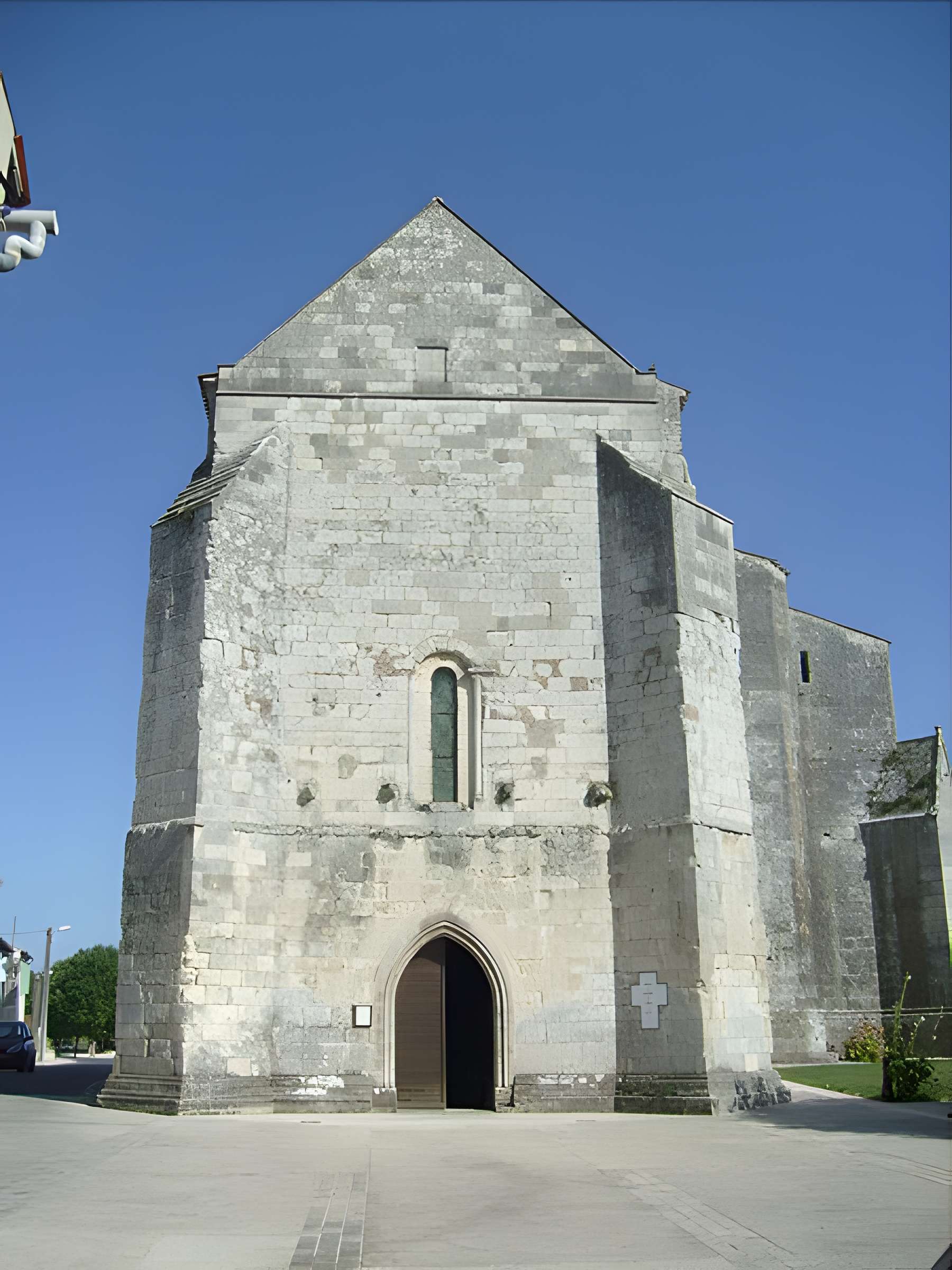 Église Saint-Pierre de Chaniers