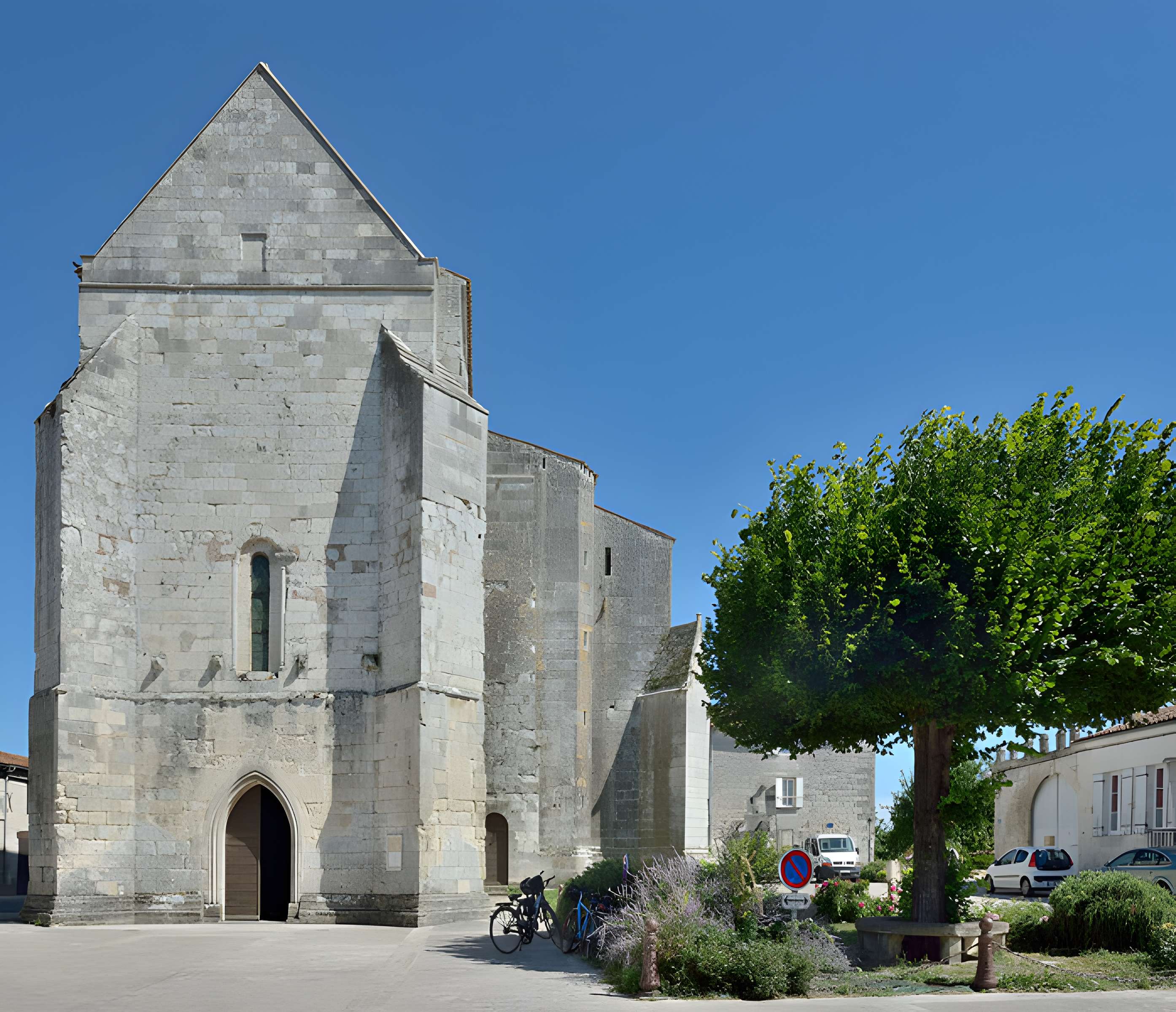 Église Saint-Pierre de Chaniers