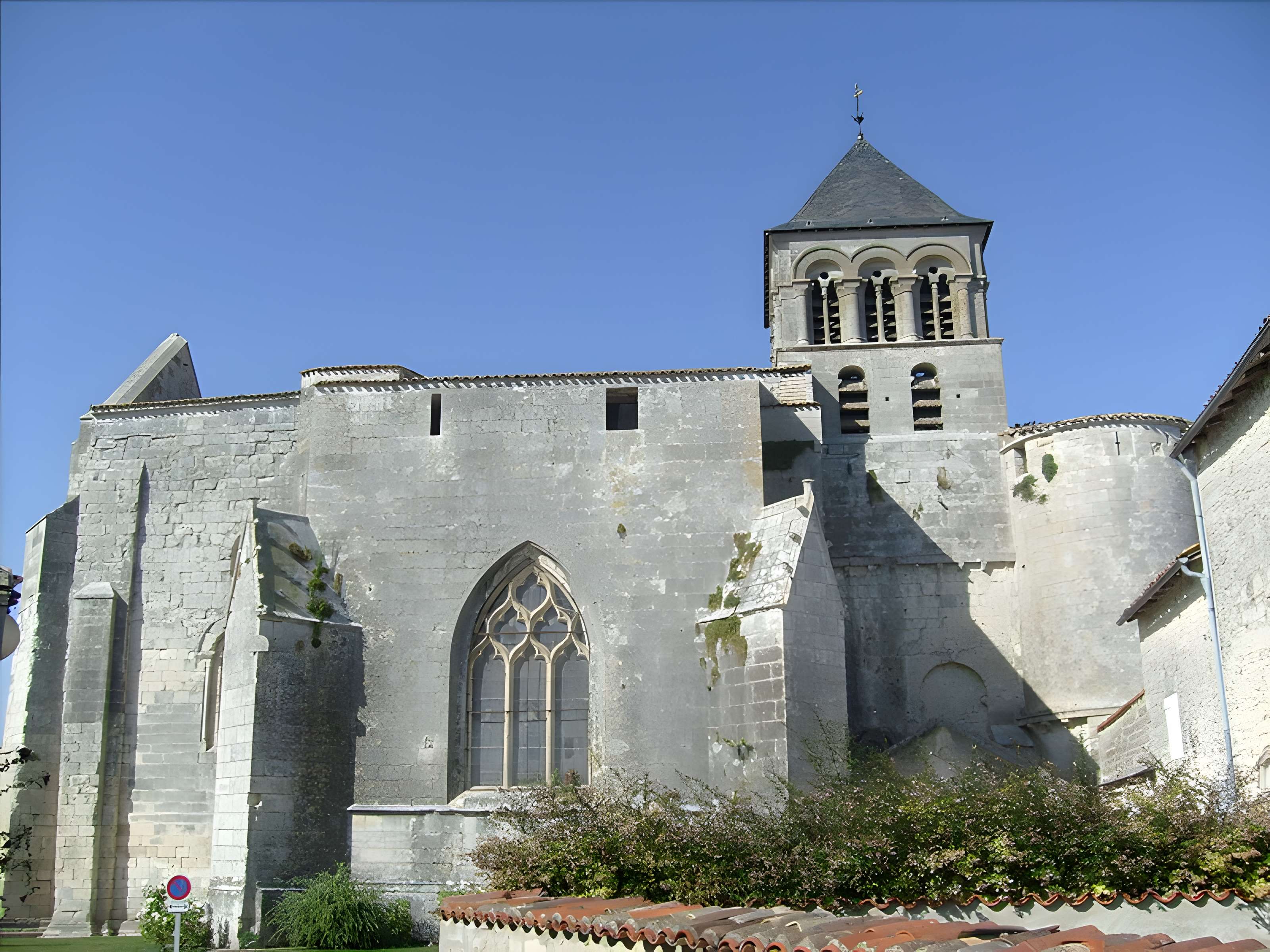 Église Saint-Pierre de Chaniers