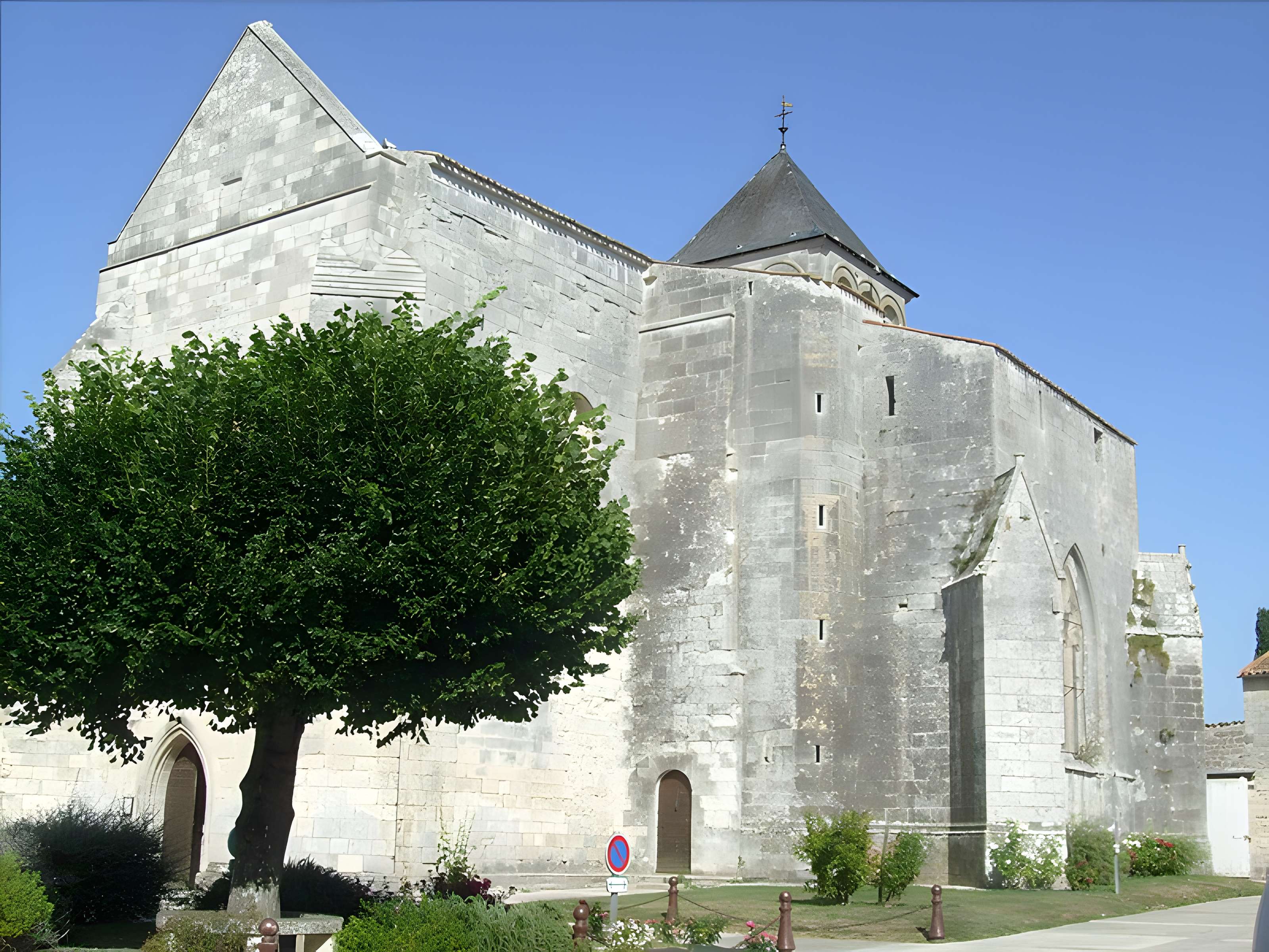 Église Saint-Pierre de Chaniers
