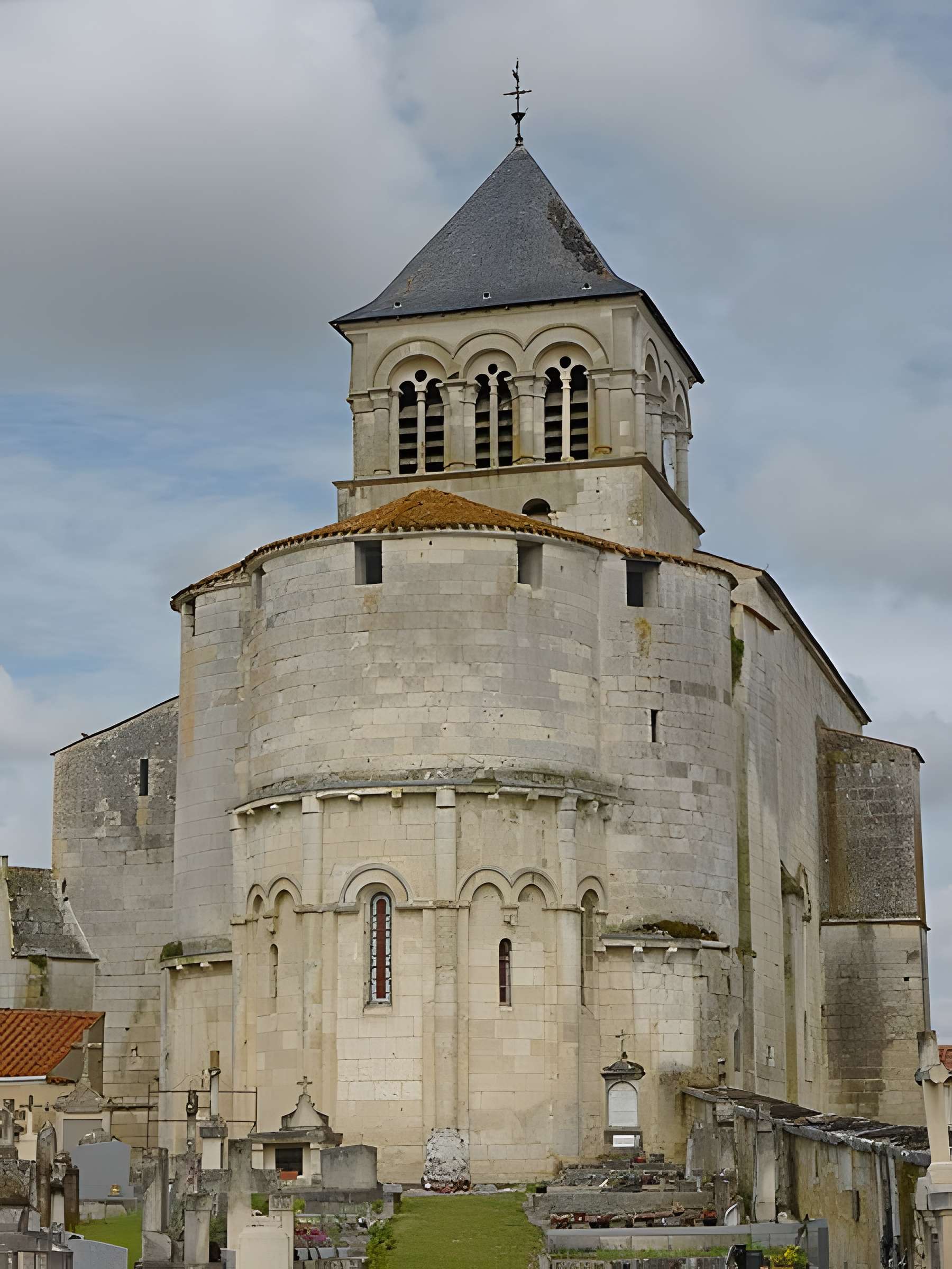 Église Saint-Pierre de Chaniers