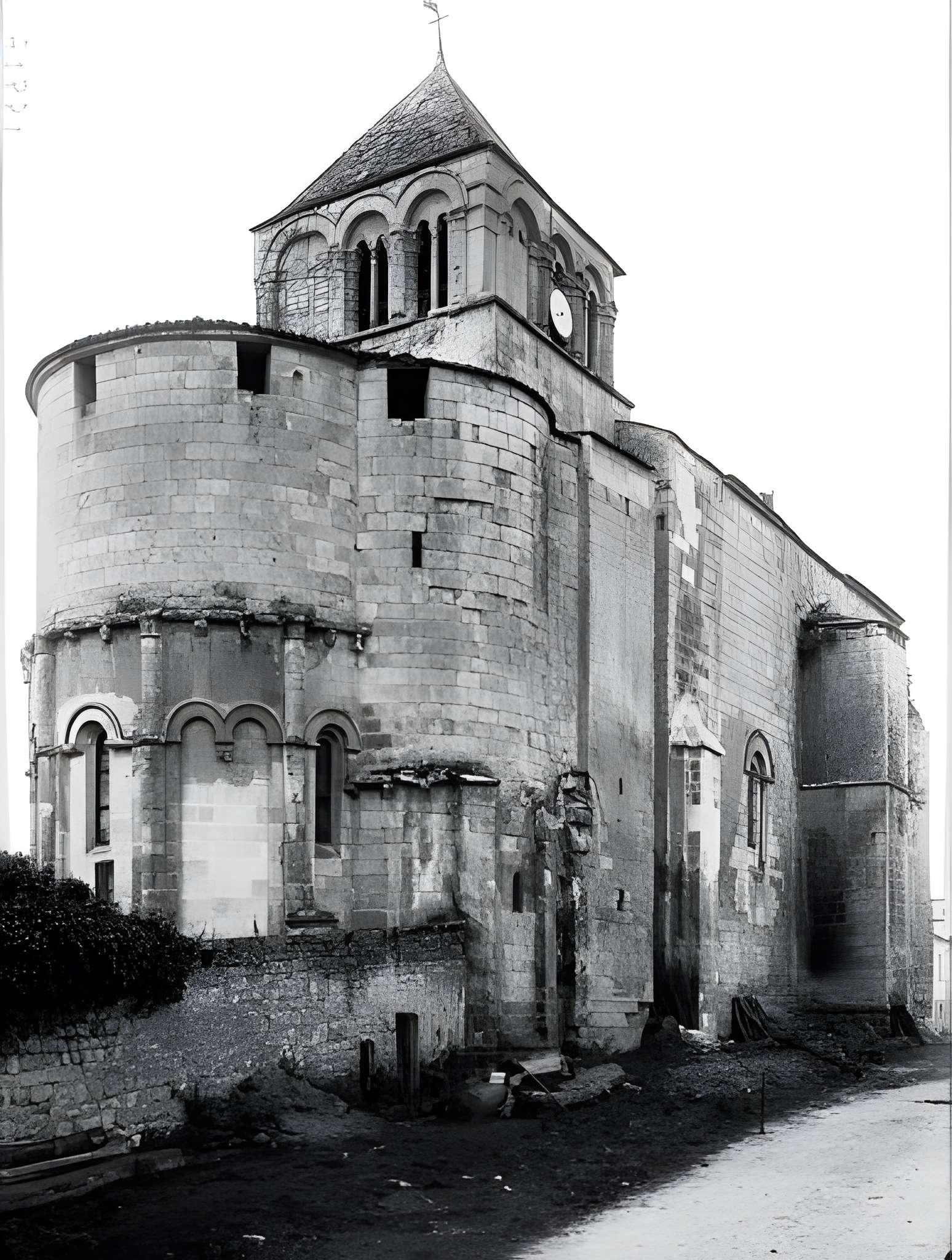 Église Saint-Pierre de Chaniers