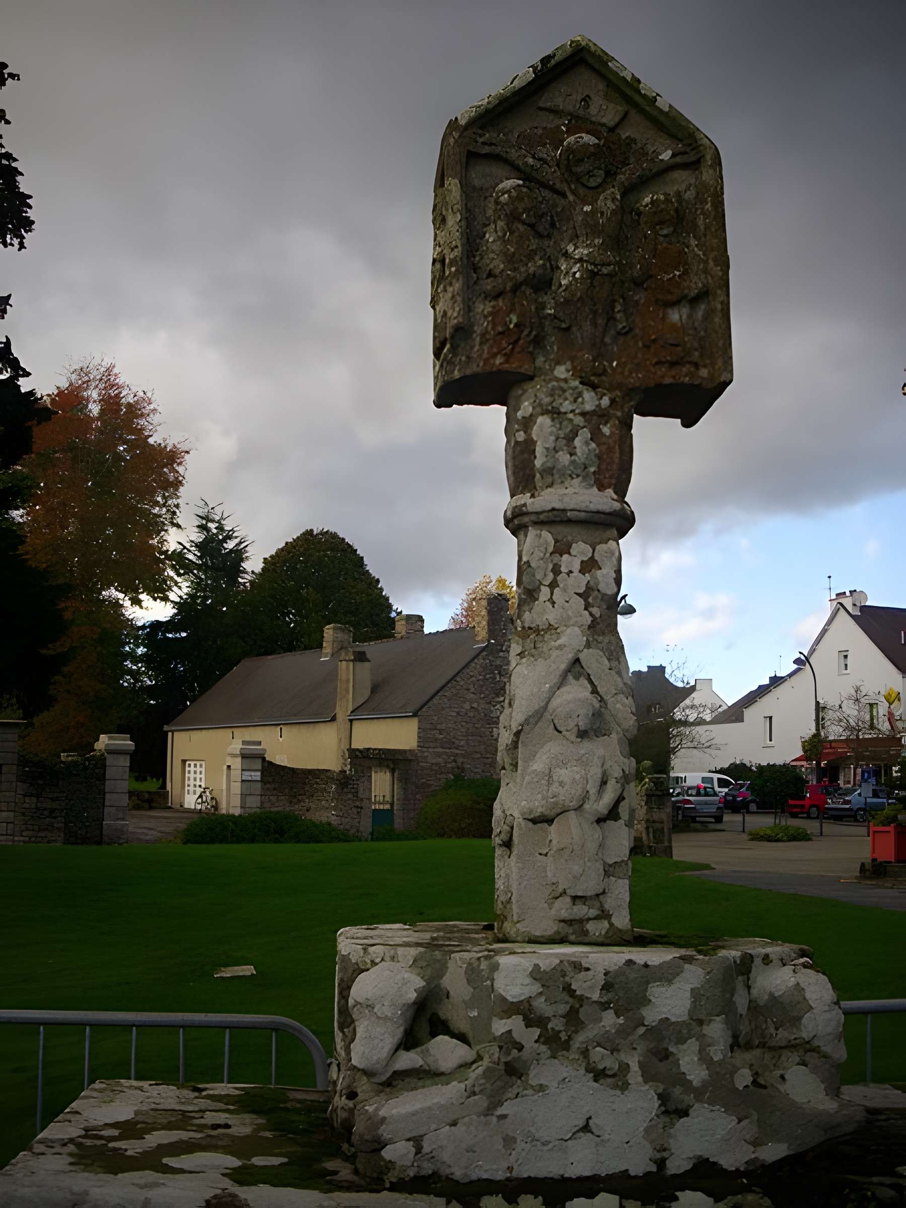 Cimetière entourant l'église