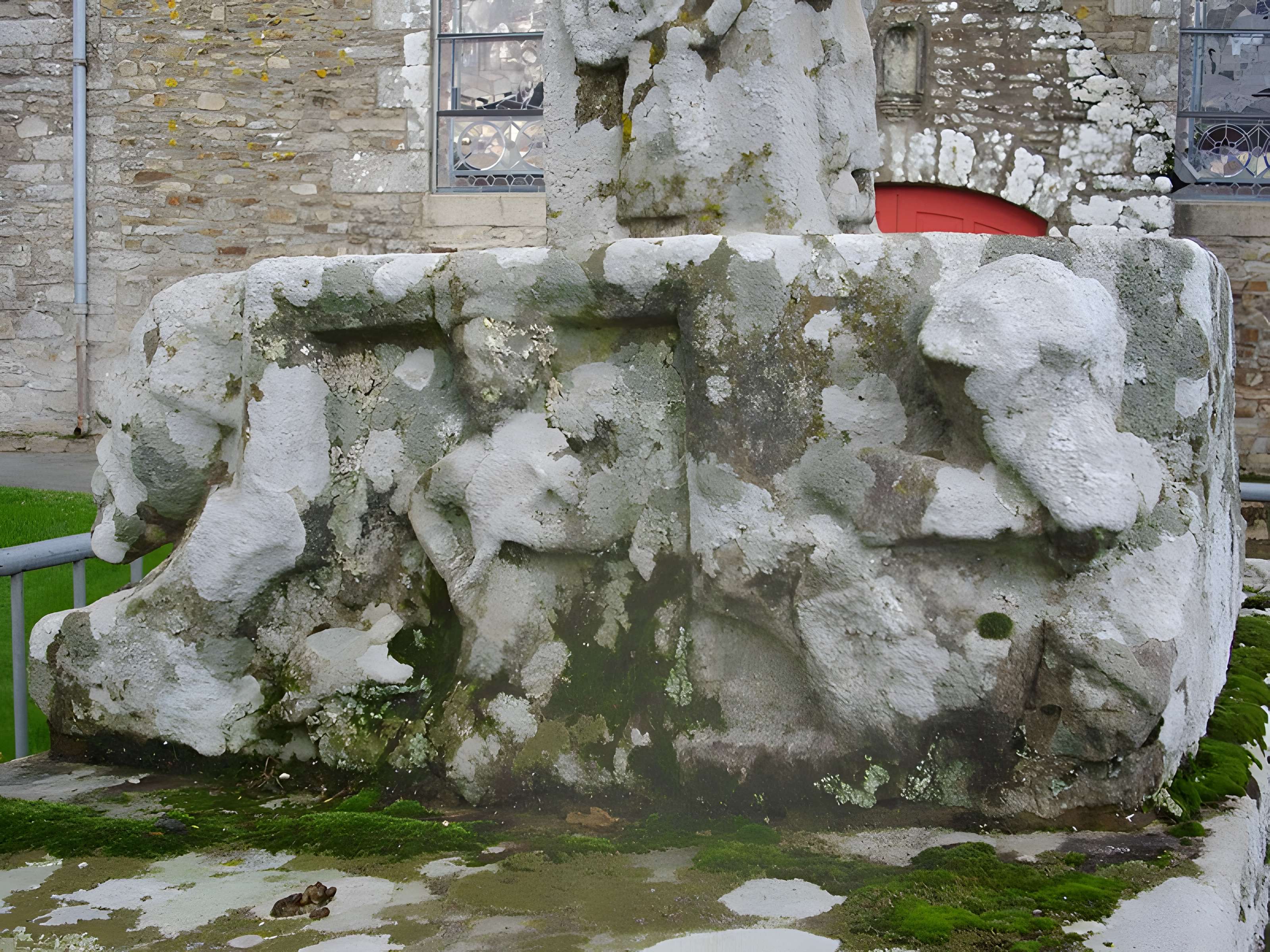 Cimetière entourant l'église