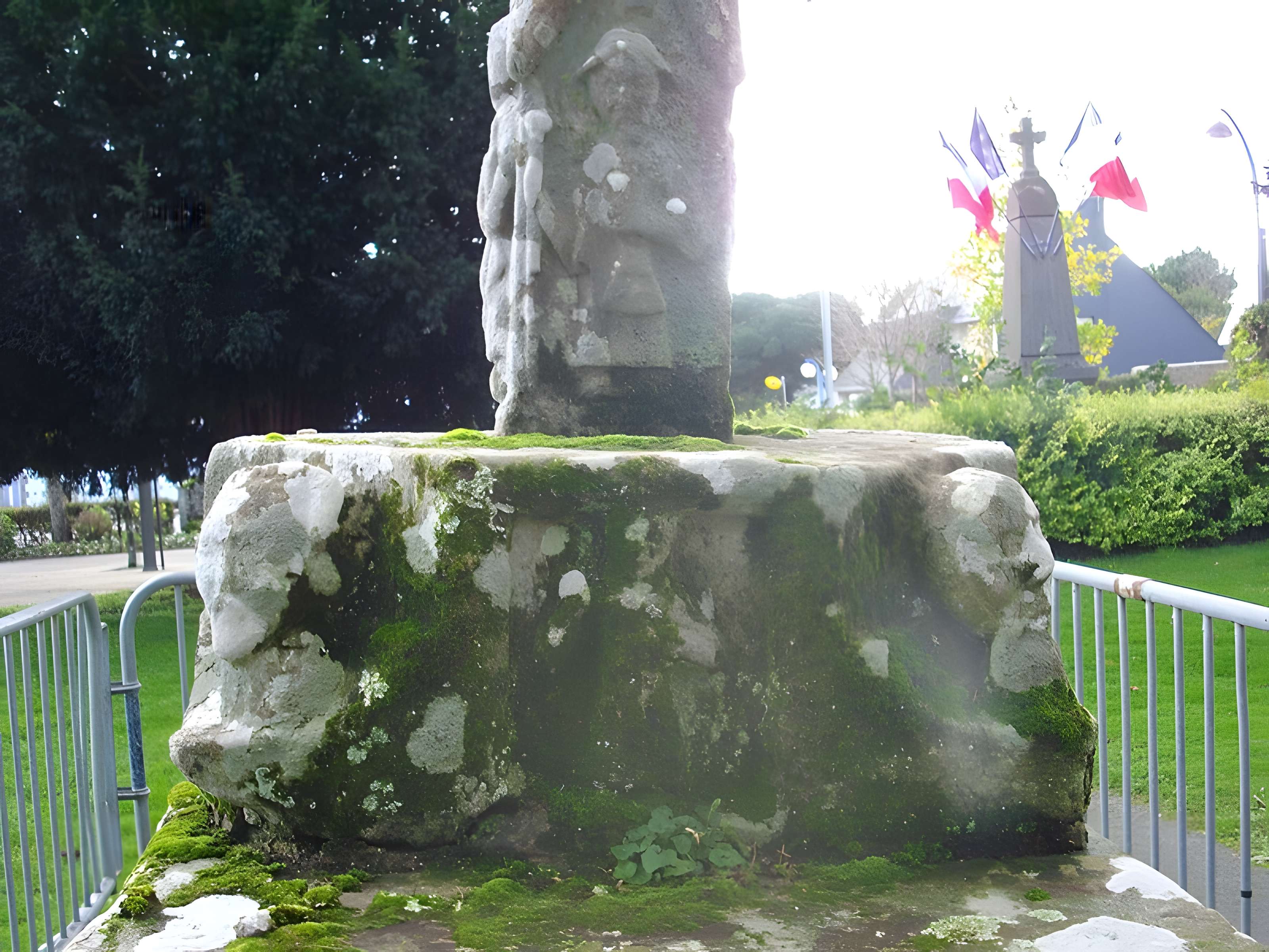 Cimetière entourant l'église