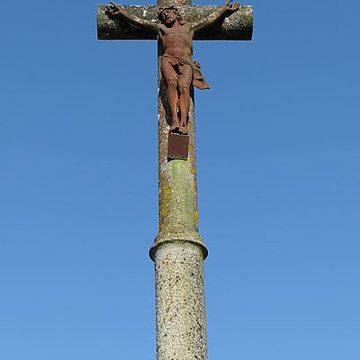 Restes dune croix du XVe siècle