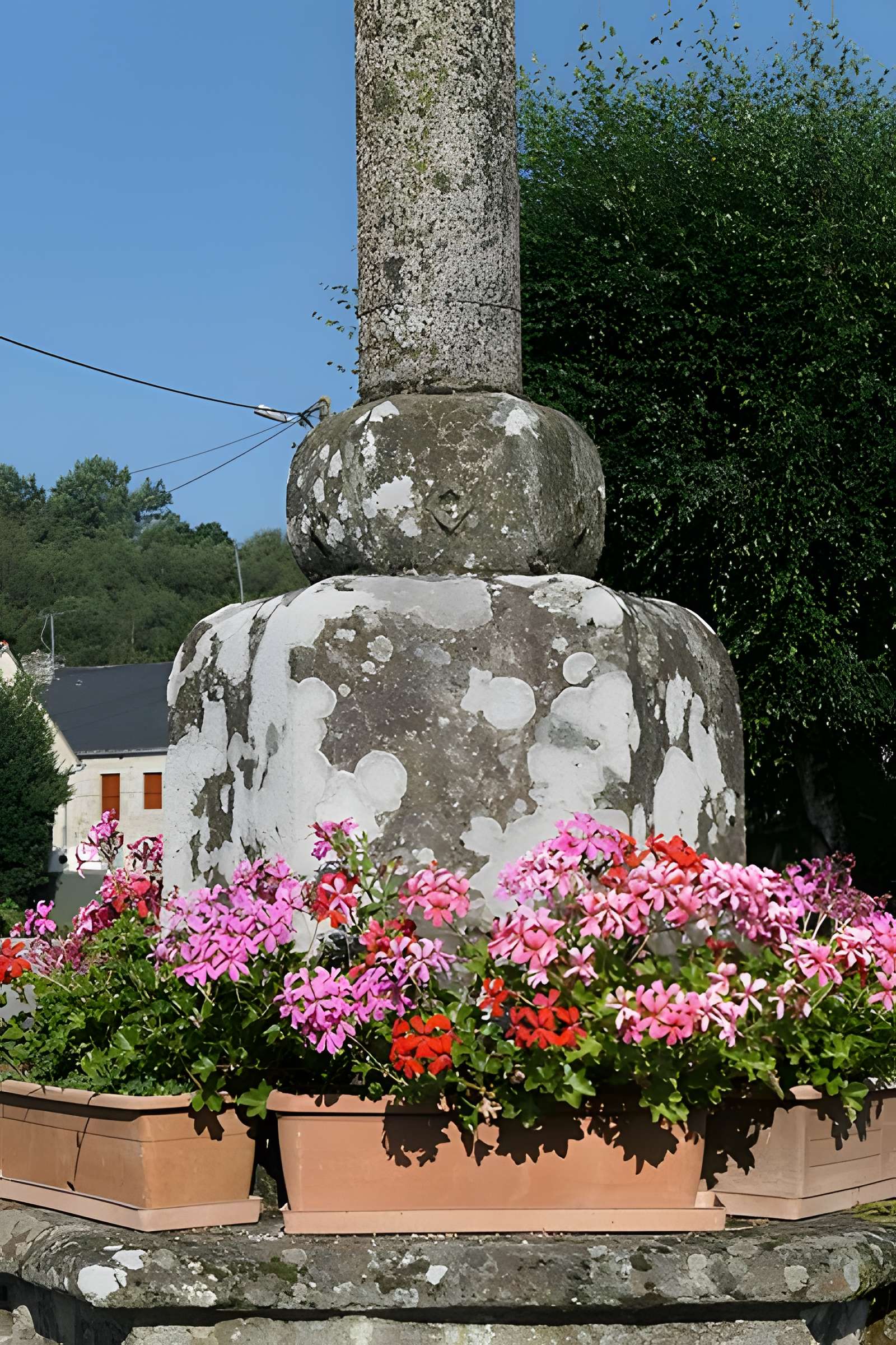Restes d'une croix du XVe siècle