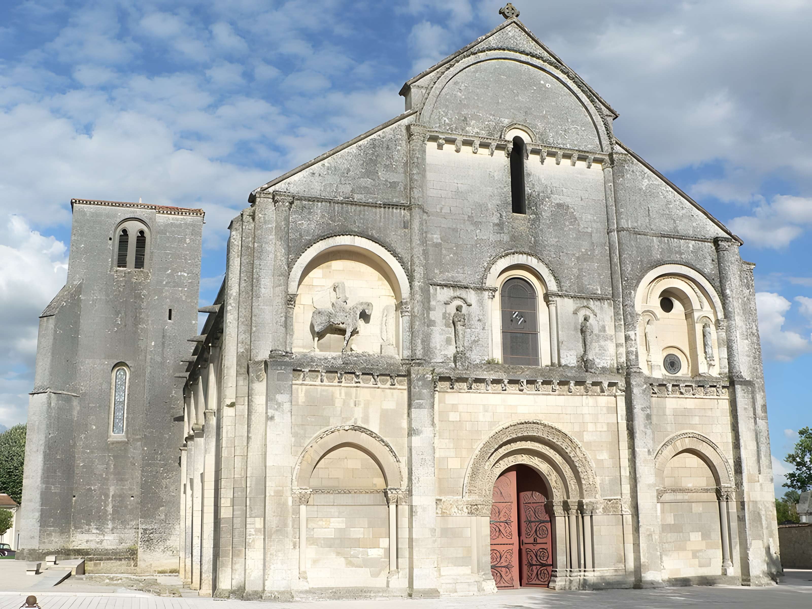 Église Saint-Pierre de Châteauneuf-sur-Charente 