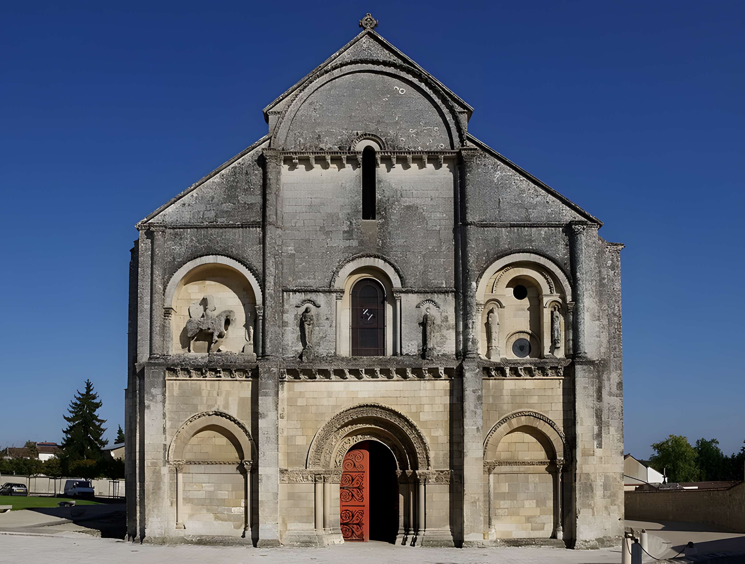 Église Saint-Pierre de Châteauneuf-sur-Charente