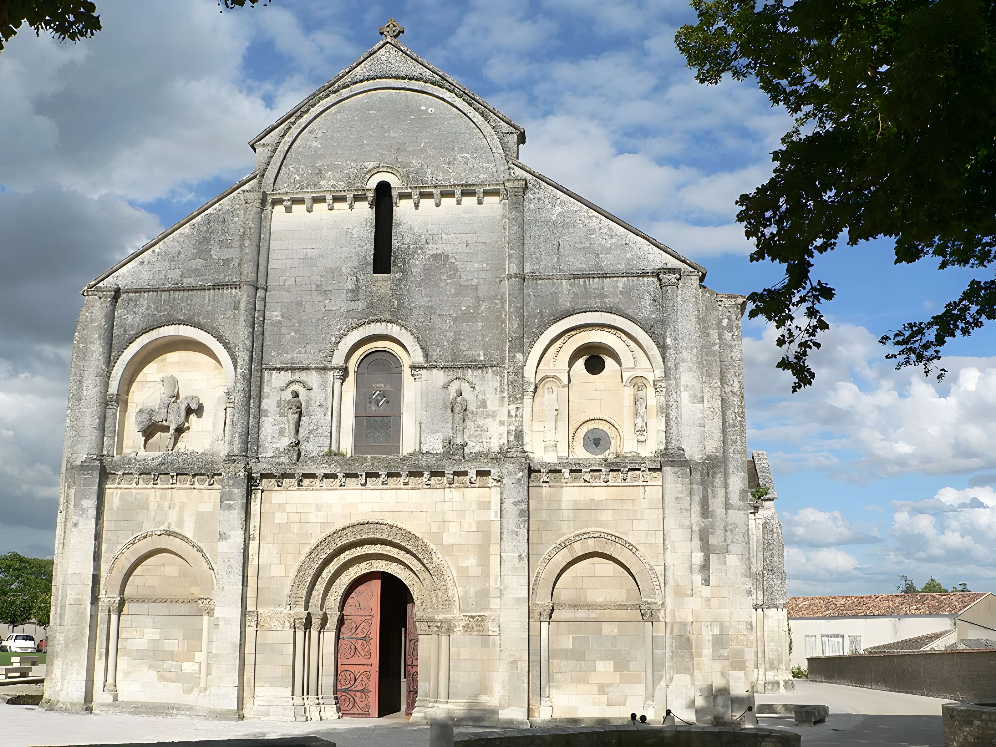 Église Saint-Pierre de Châteauneuf-sur-Charente