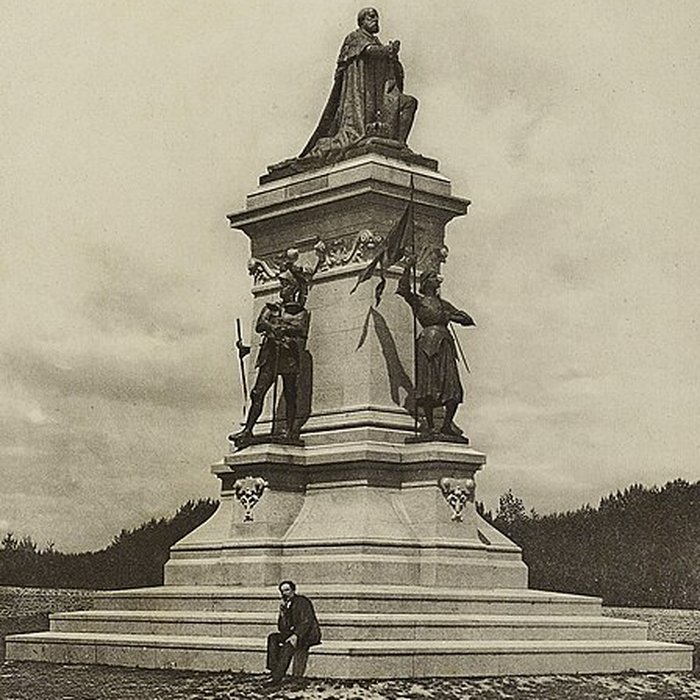 Photo de Monument au comte de Chambord