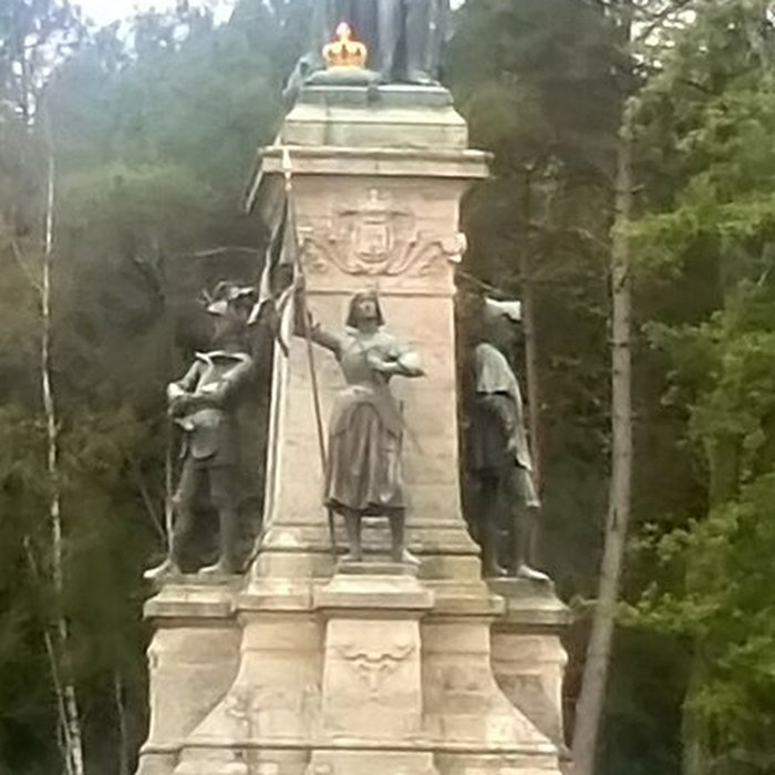 Photo de Monument au comte de Chambord