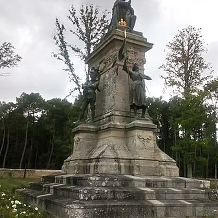 Photo de Monument au comte de Chambord