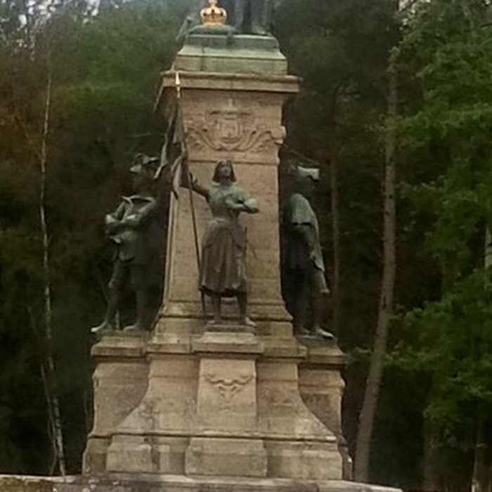 Photo de Monument au comte de Chambord