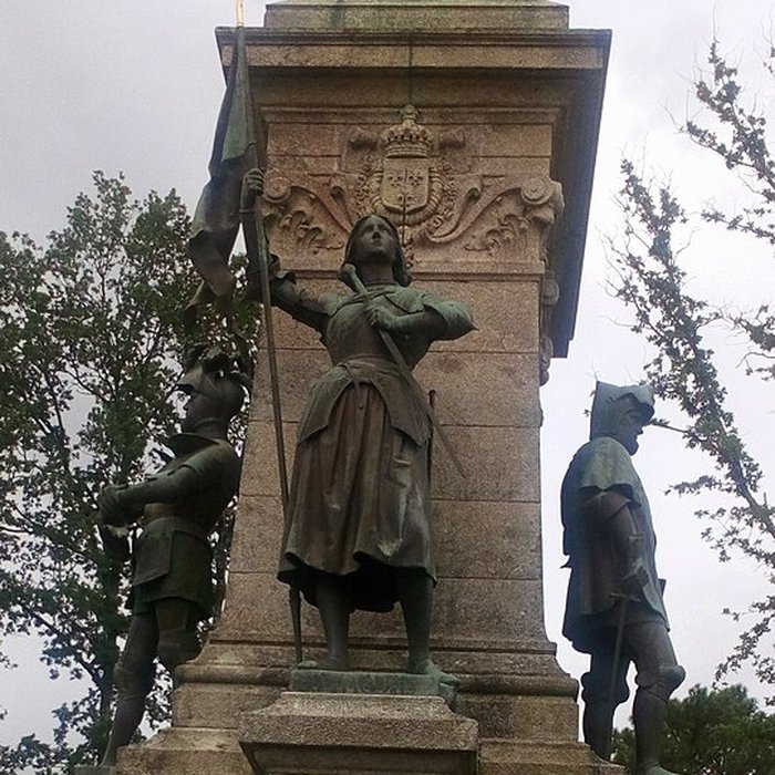 Photo de Monument au comte de Chambord