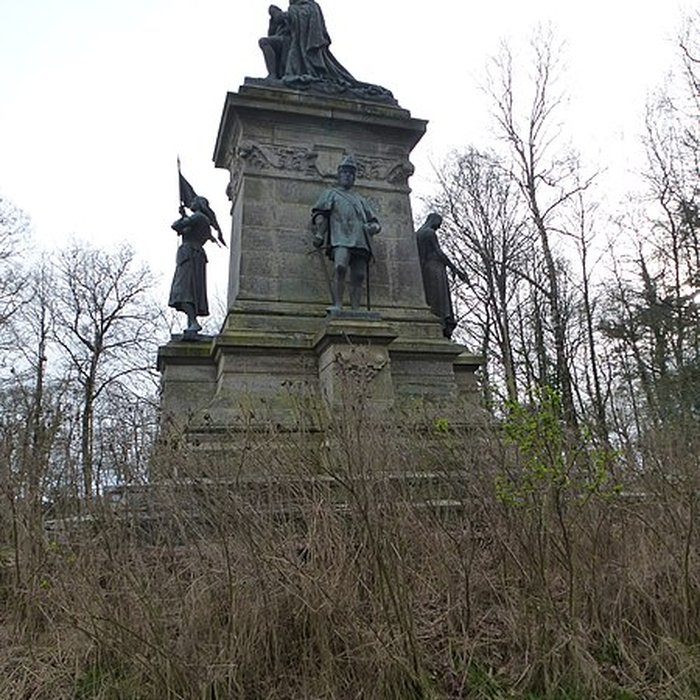 Photo de Monument au comte de Chambord