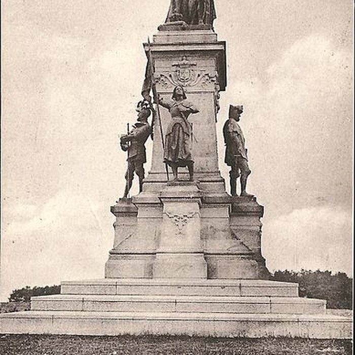Photo de Monument au comte de Chambord