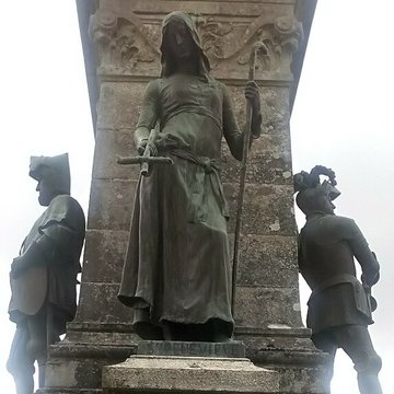 Monument au comte de Chambord