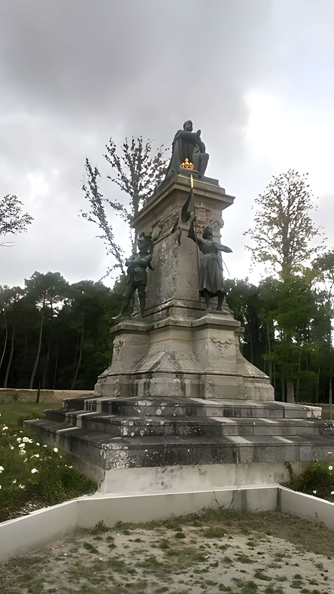Monument au comte de Chambord