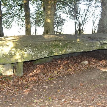 Tumulus avec dolmen