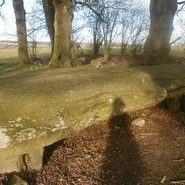 Tumulus avec dolmen