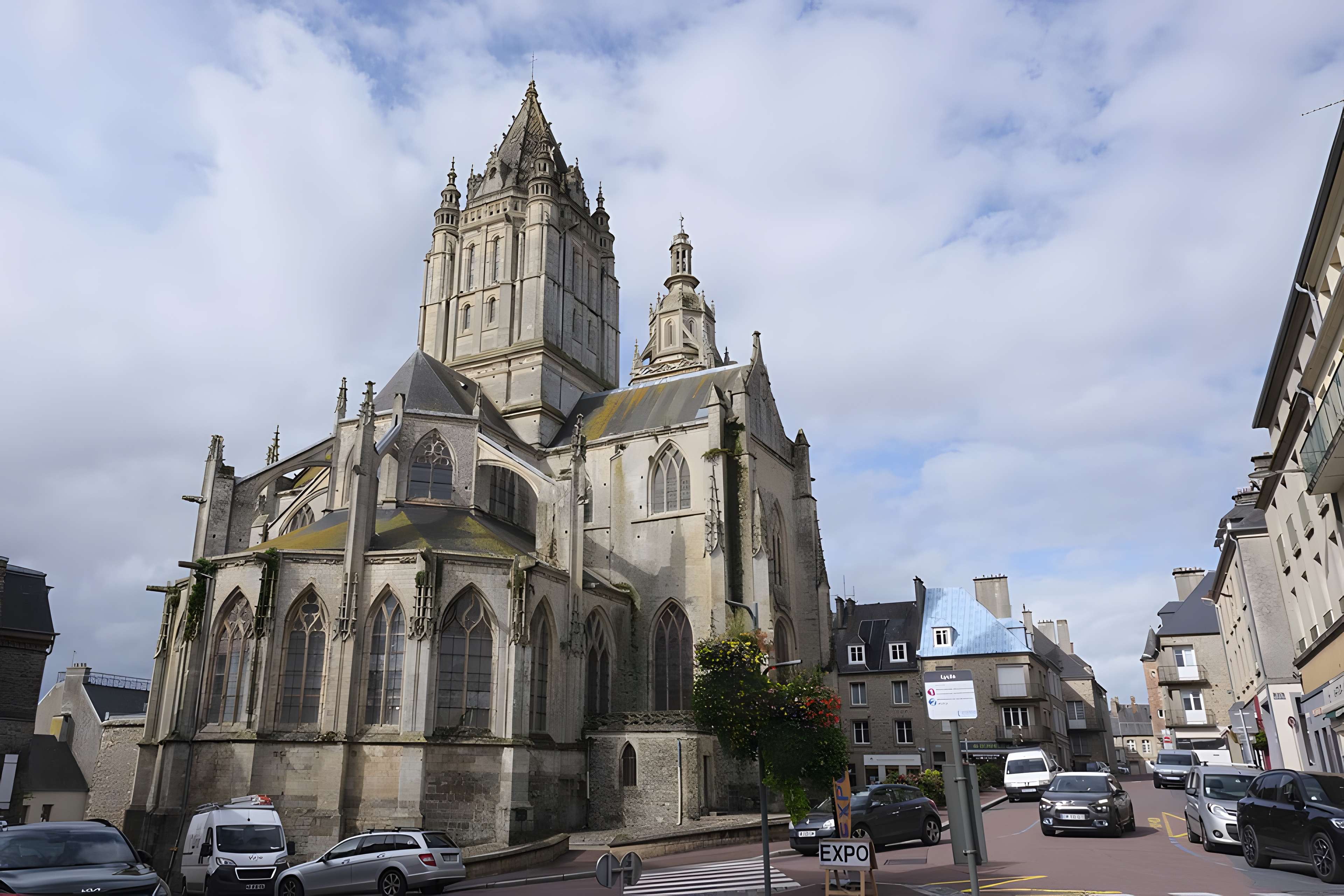 Église Saint-Pierre de Coutances