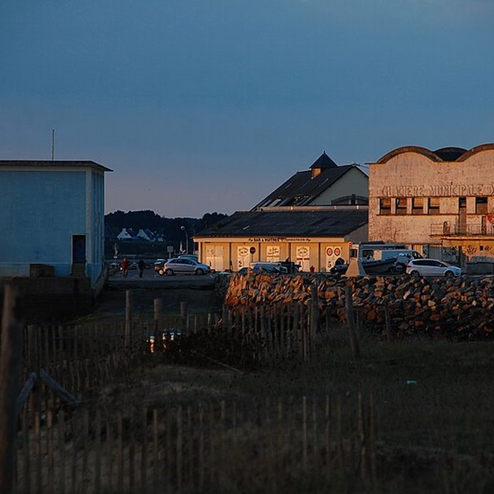 Photo de Station de sauvetage en mer de la commune dEtel, sise dans lextrémité sud du quai sur la rivière dEtel