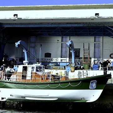 Station de sauvetage en mer de la commune dEtel, sise dans lextrémité sud du quai sur la rivière dEtel