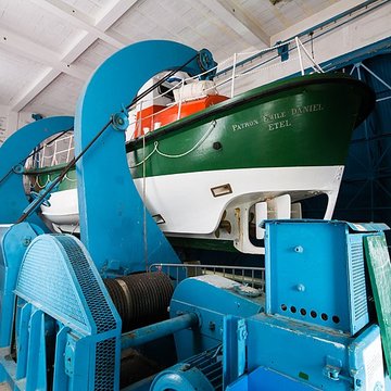 Station de sauvetage en mer de la commune dEtel, sise dans lextrémité sud du quai sur la rivière dEtel