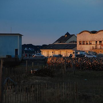 Station de sauvetage en mer de la commune dEtel, sise dans lextrémité sud du quai sur la rivière dEtel