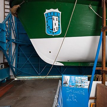 Station de sauvetage en mer de la commune dEtel, sise dans lextrémité sud du quai sur la rivière dEtel