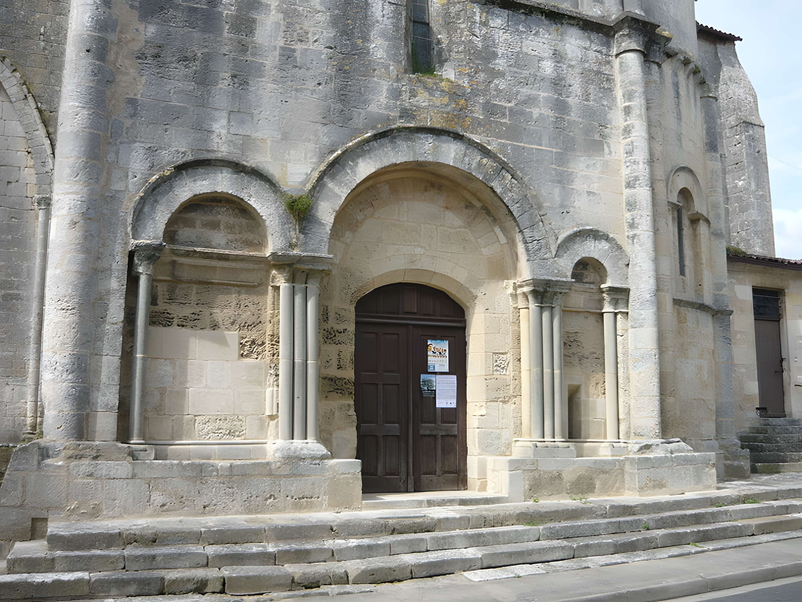 Église Saint-Pierre de Gémozac