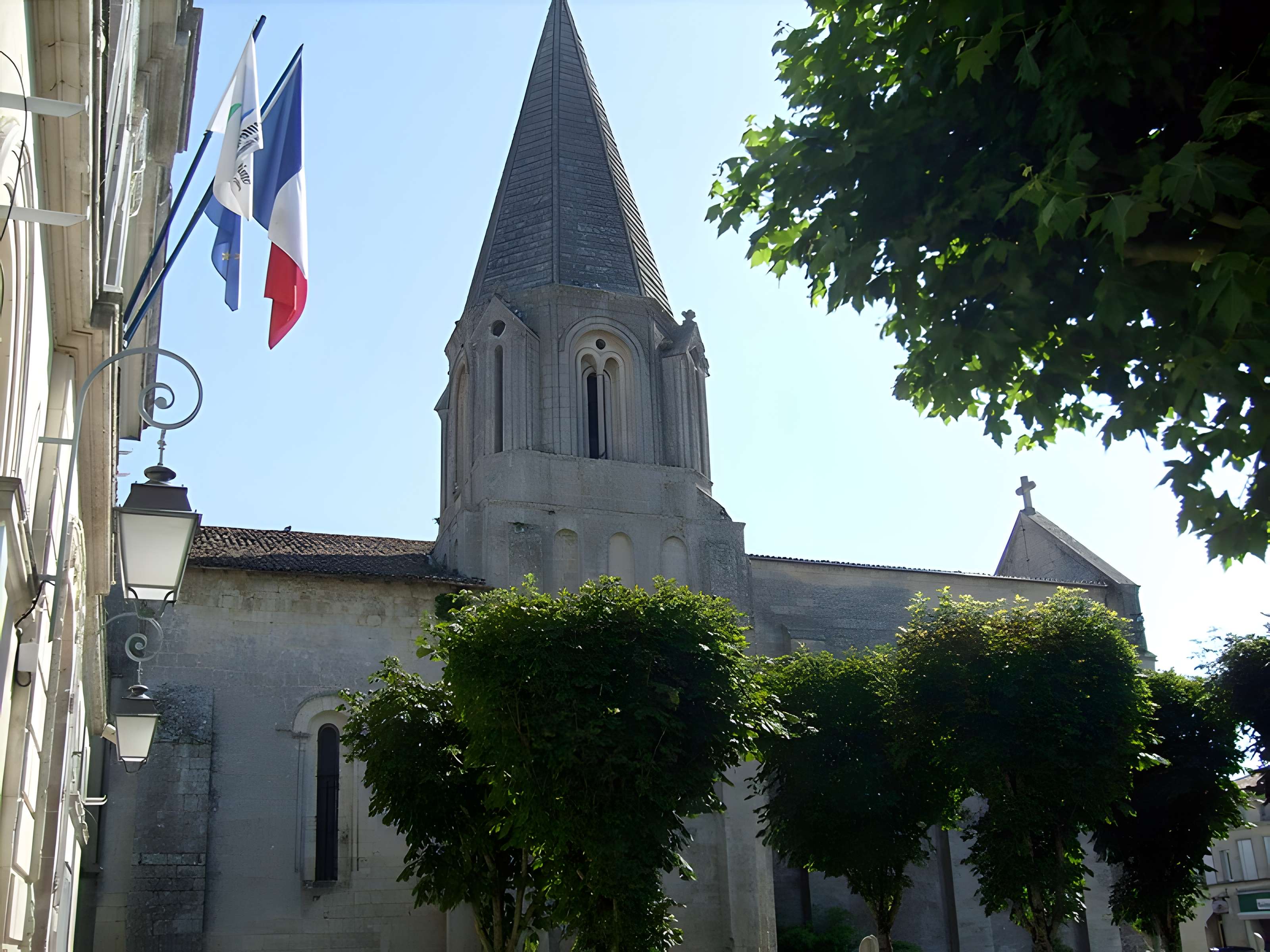 Église Saint-Pierre de Gémozac