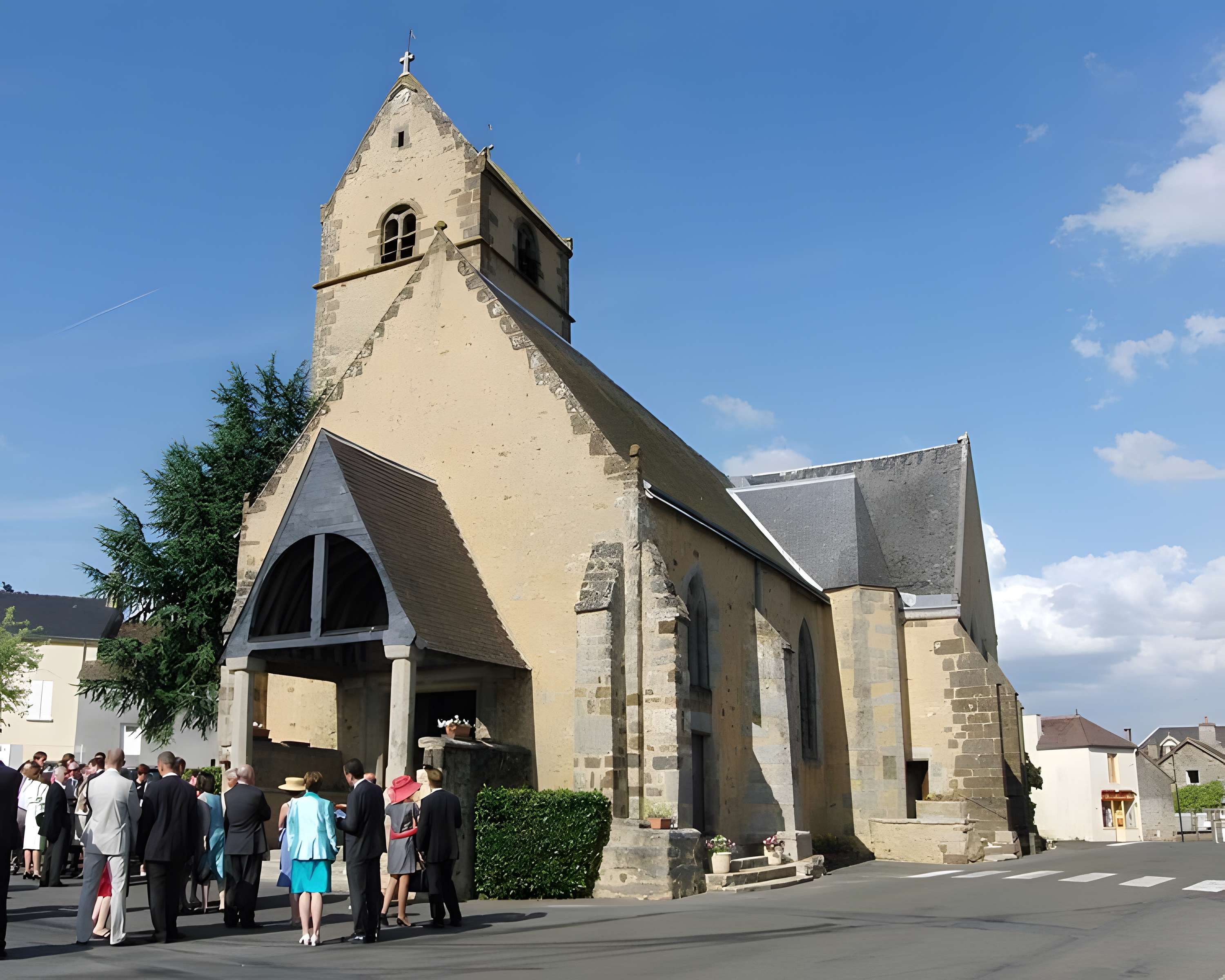 Église Saint-Pierre de Gesnes-le-Gandelin 