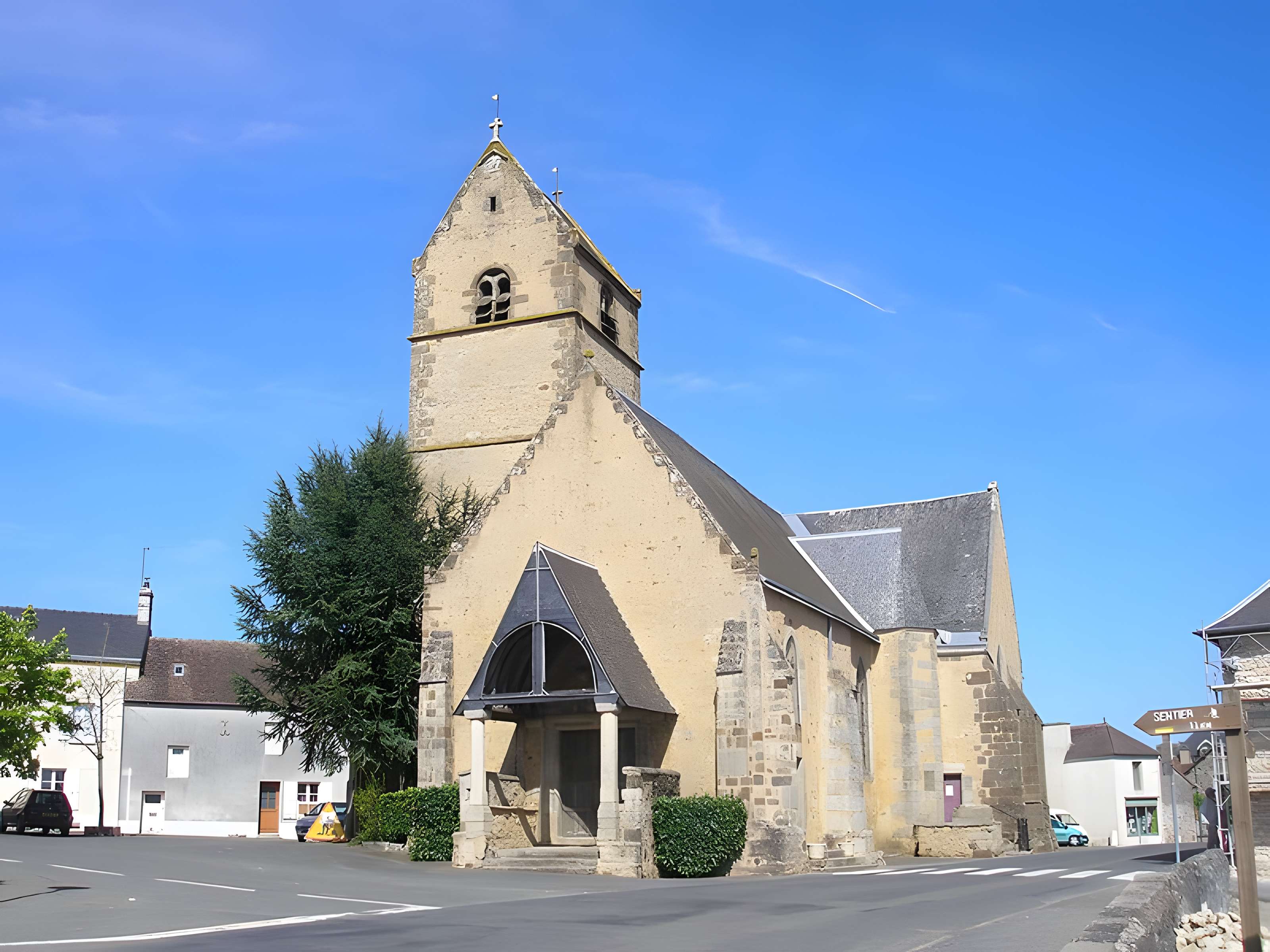 Église Saint-Pierre de Gesnes-le-Gandelin