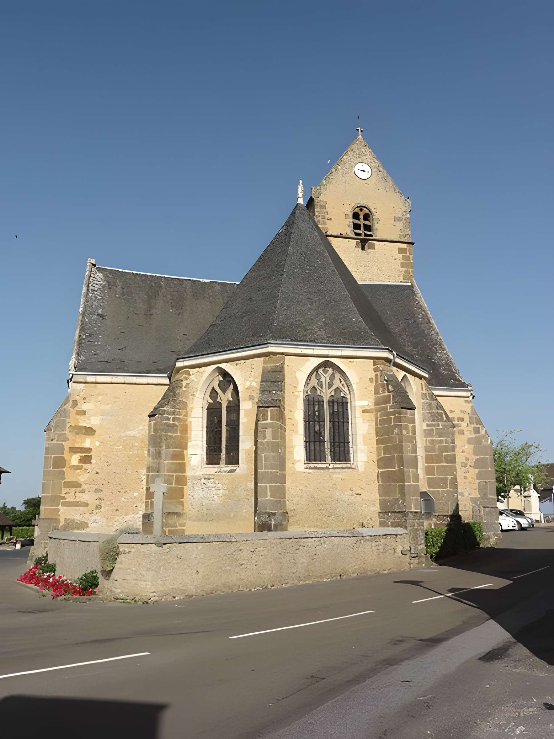Église Saint-Pierre de Gesnes-le-Gandelin