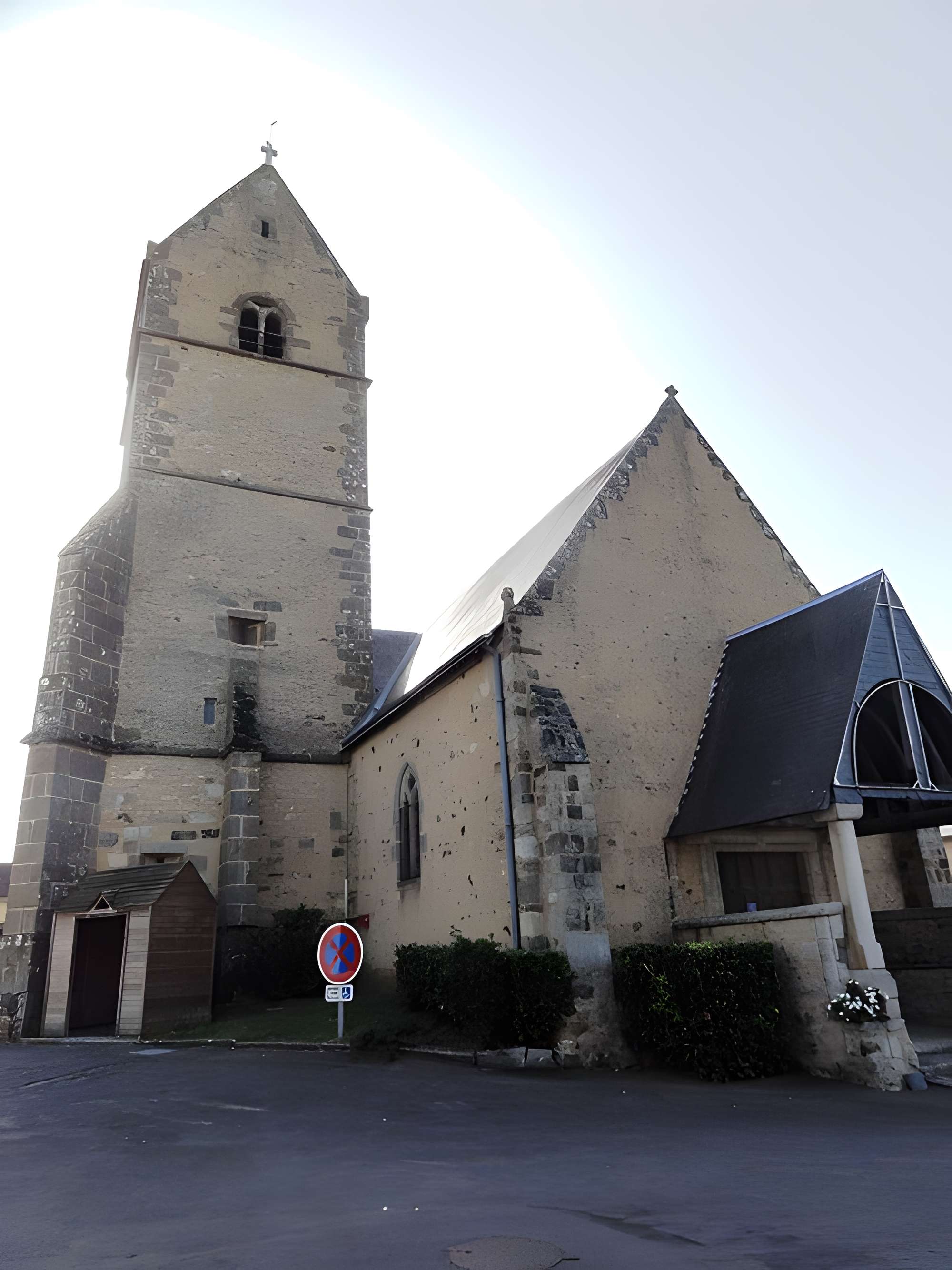 Église Saint-Pierre de Gesnes-le-Gandelin