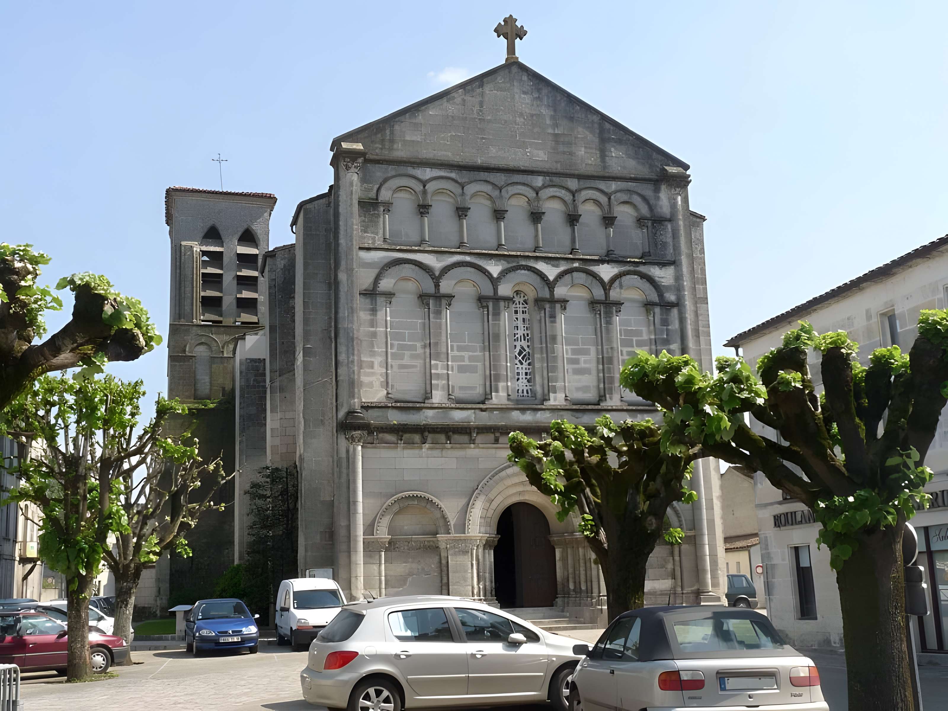 Église Saint-Pierre de Jarnac 