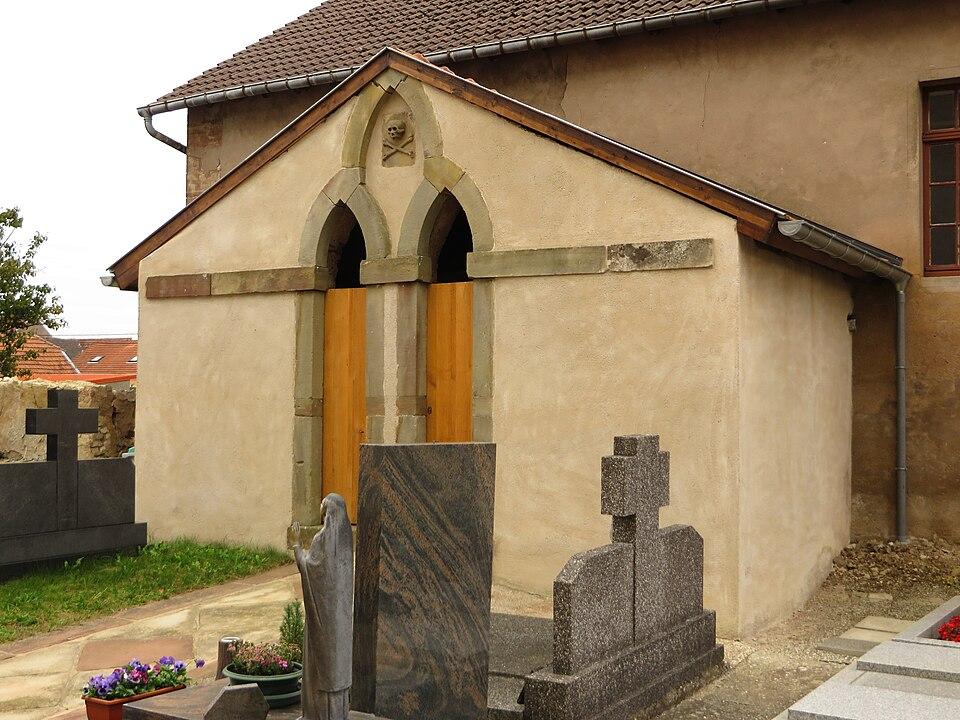 Photo de Ossuaire dans le Cimetière