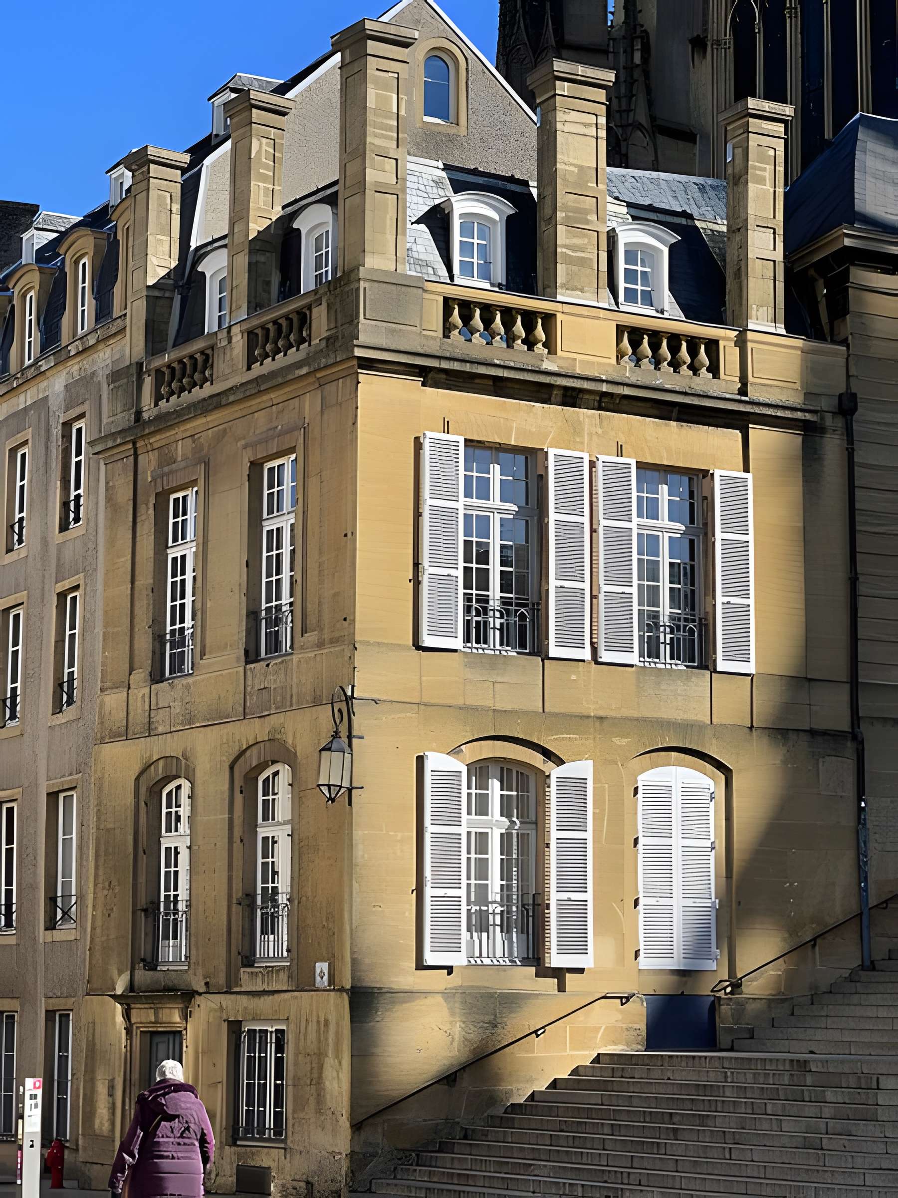 Maisons, actuellement siège de la DRAC (direction régionale des affaires culturelles)