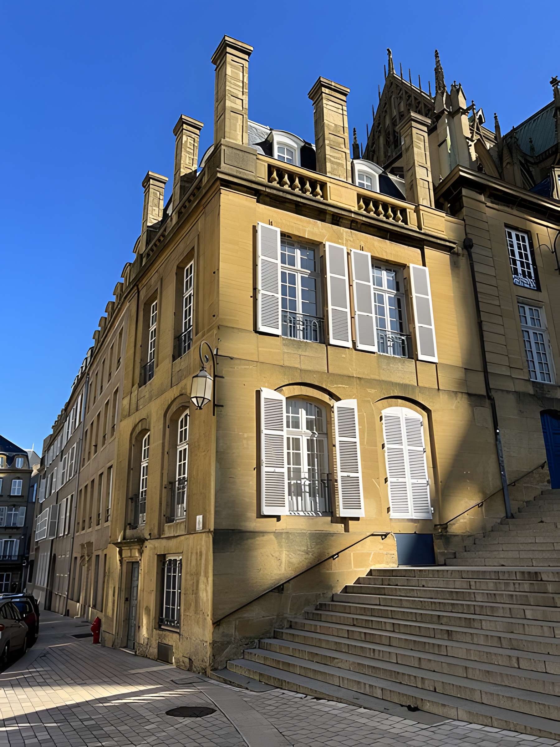 Maisons, actuellement siège de la DRAC (direction régionale des affaires culturelles)