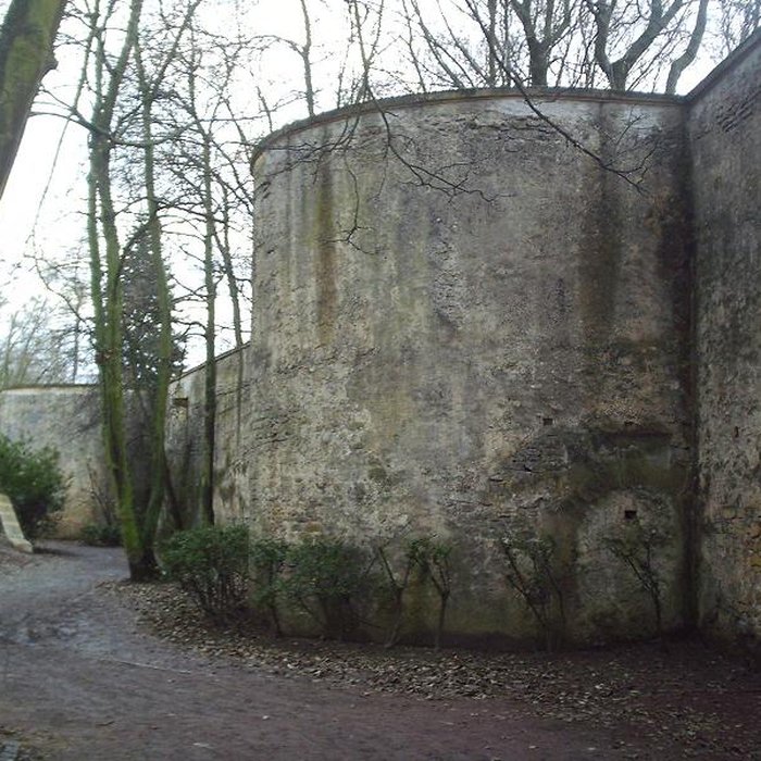 Photo de Vestiges de lenceinte du Moyen-Age