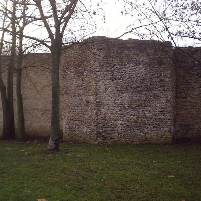 Photo de Vestiges de lenceinte du Moyen-Age