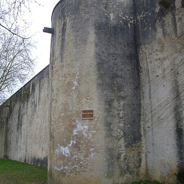 Vestiges de lenceinte du Moyen-Age