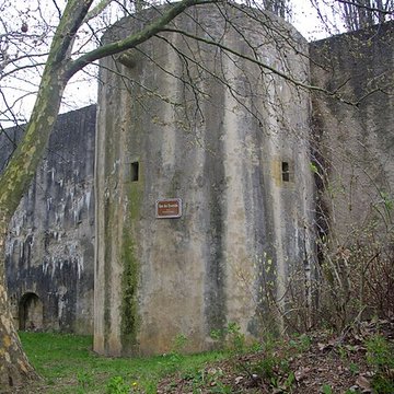 Vestiges de lenceinte du Moyen-Age