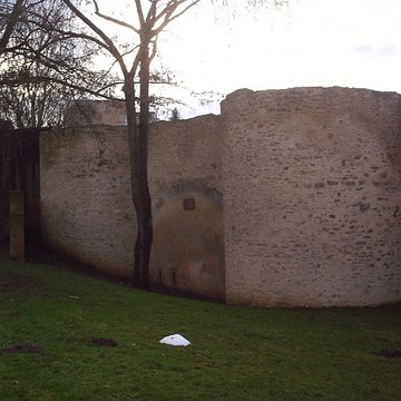 Vestiges de lenceinte du Moyen-Age